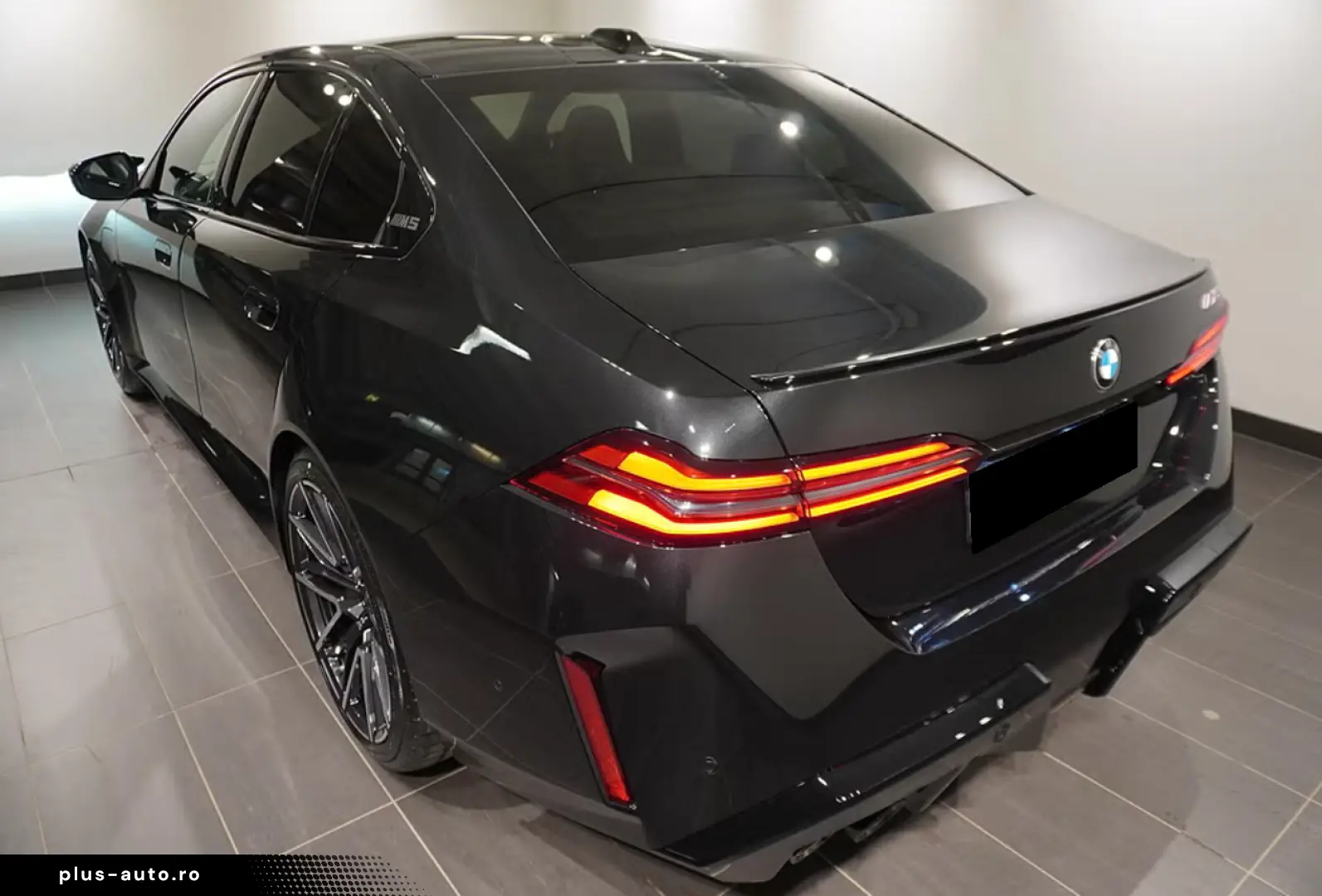 BMW M5 Pro Comfort Package B&W