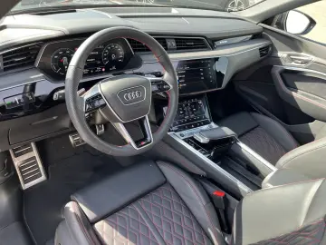 AUDI Q8 e-tron S line Black Style 367€ m.20% Anz. 114