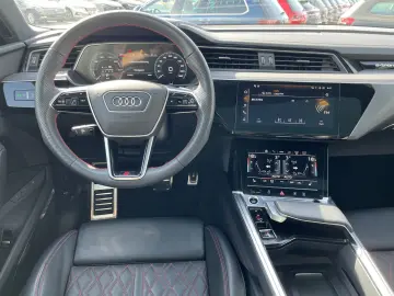 AUDI Q8 e-tron S line Black Style 367€ m.20% Anz. 114