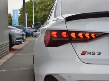 AUDI RS 3 Limo qu S-tr.  Matrix Pano SONOS Navi RüKam