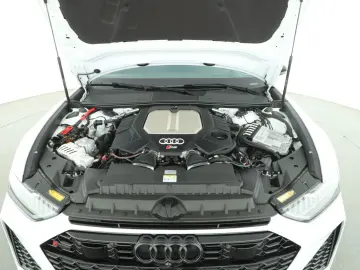 AUDI RS6 Avant TFSI quattro performance AHK   PANO