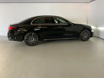MERCEDES-BENZ E 200 AMG Pano 21  Burm4D Akustik-Komfort