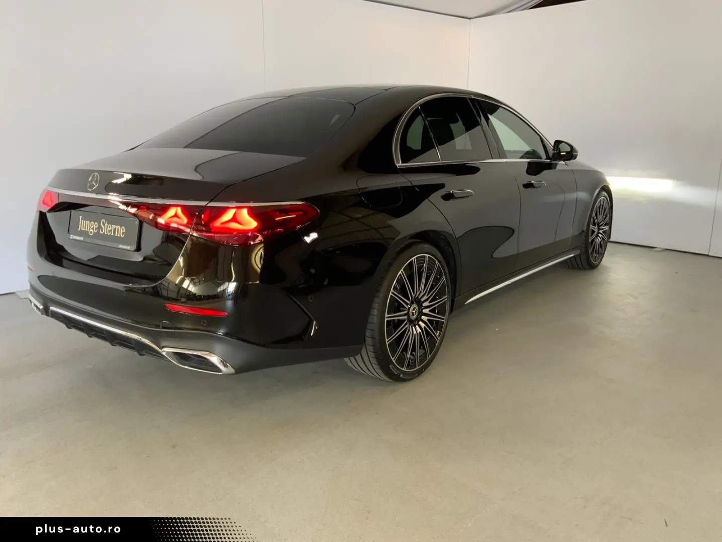 MERCEDES-BENZ E 200 AMG Pano 21  Burm4D Akustik-Komfort
