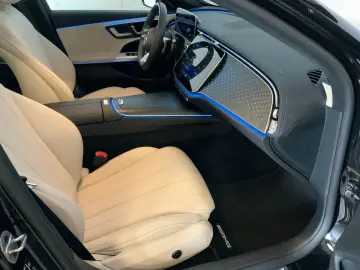 MERCEDES-BENZ E 200 AMG Pano 21  Burm4D Akustik-Komfort