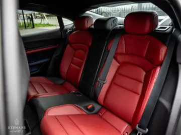 PORSCHE Taycan Performance 94 kWh   Battery Plus   BOSE