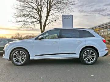 AUDI Q7 55TFSI qu S LINE BLACK HUD AHK PANO 7-SITZER