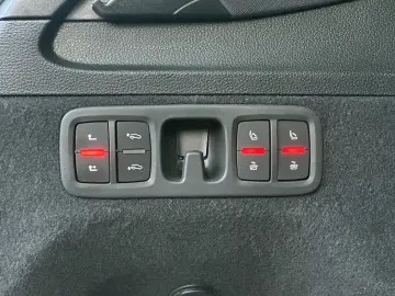 AUDI Q7 55TFSI qu S LINE BLACK HUD AHK PANO 7-SITZER