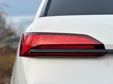 AUDI Q7 55TFSI qu S LINE BLACK HUD AHK PANO 7-SITZER