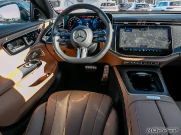 MERCEDES-BENZ E 300 de AMG Premium AHK Pano LED Distronic