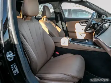 MERCEDES-BENZ E 300 de AMG Premium AHK Pano LED Distronic