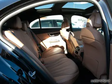 MERCEDES-BENZ E 300 de AMG Premium AHK Pano LED Distronic
