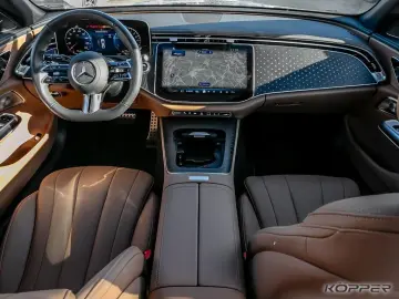 MERCEDES-BENZ E 300 de AMG Premium AHK Pano LED Distronic