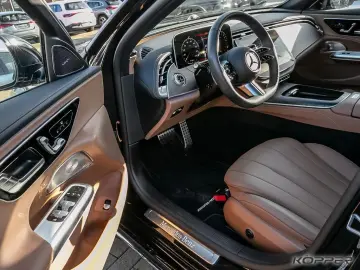 MERCEDES-BENZ E 300 de AMG Premium AHK Pano LED Distronic