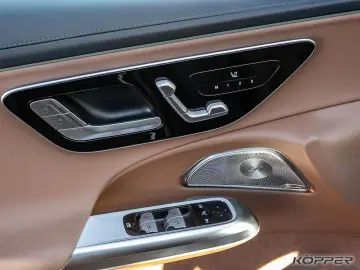 MERCEDES-BENZ E 300 de AMG Premium AHK Pano LED Distronic