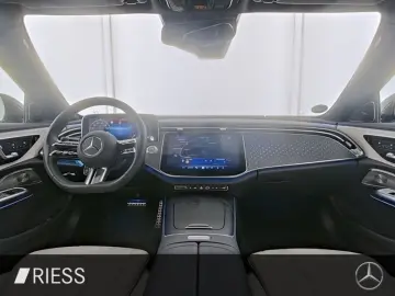 MERCEDES-BENZ E 220 d AMG Sport Distr Pano Sitzkl St&hellip;
