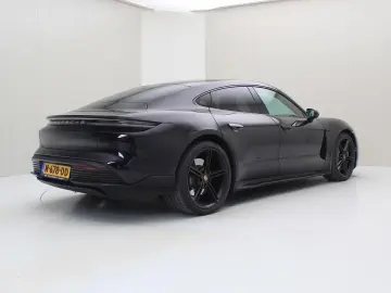 PORSCHE Taycan 4S Performance Plus 84kWh 563PK [ PANO CH