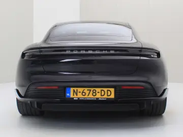 PORSCHE Taycan 4S Performance Plus 84kWh 563PK [ PANO CH