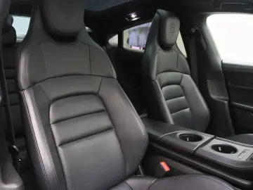 PORSCHE Taycan 4S Performance Plus 84kWh 563PK [ PANO CH