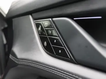 PORSCHE Taycan 4S Performance Plus 84kWh 563PK [ PANO CH