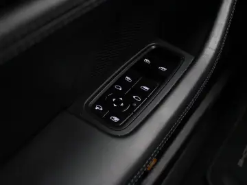 PORSCHE Taycan 4S Performance Plus 84kWh 563PK [ PANO CH