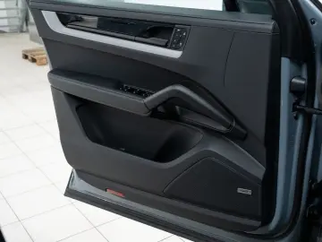 PORSCHE Cayenne E-Hybrid