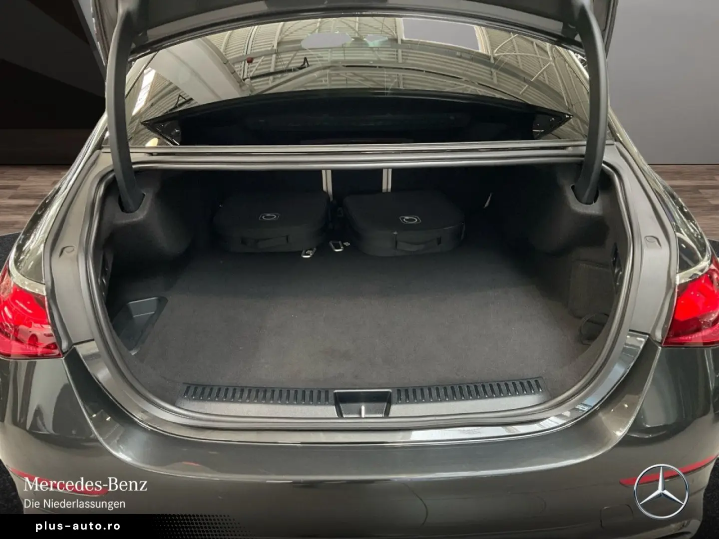 MERCEDES-BENZ E 300 de 4M AMG Adv.  DIGITAL 360  FAH&hellip;