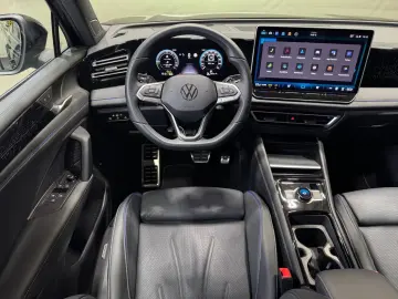 VW Tiguan R-Line 1.5 TSI eHybrid   MATRIX NAVI PANO