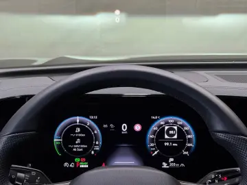 VW Tiguan R-Line 1.5 TSI eHybrid   MATRIX NAVI PANO