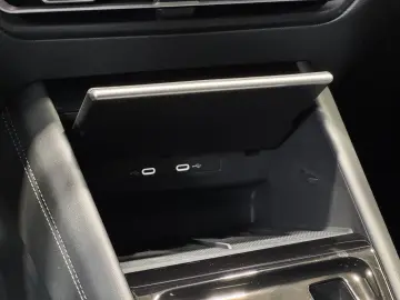 VW Tiguan R-Line 1.5 TSI eHybrid   MATRIX NAVI PANO