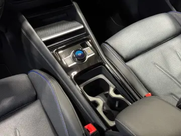 VW Tiguan R-Line 1.5 TSI eHybrid   MATRIX NAVI PANO