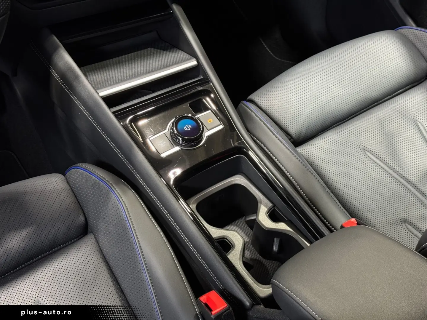 VW Tiguan R-Line 1.5 TSI eHybrid   MATRIX NAVI PANO