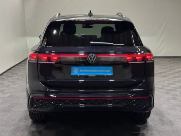 VW Tiguan R-Line 1.5 TSI eHybrid   MATRIX NAVI PANO