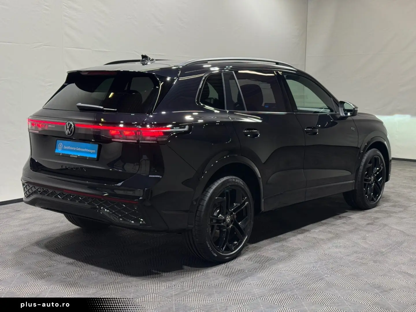 VW Tiguan R-Line 1.5 TSI eHybrid   MATRIX NAVI PANO