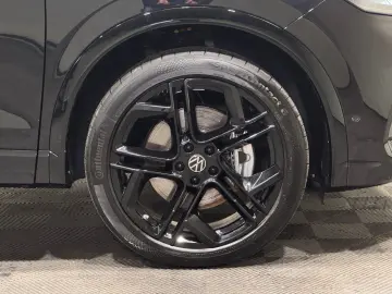 VW Tiguan R-Line 1.5 TSI eHybrid   MATRIX NAVI PANO