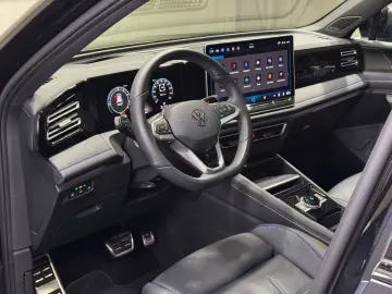 VW Tiguan R-Line 1.5 TSI eHybrid   MATRIX NAVI PANO