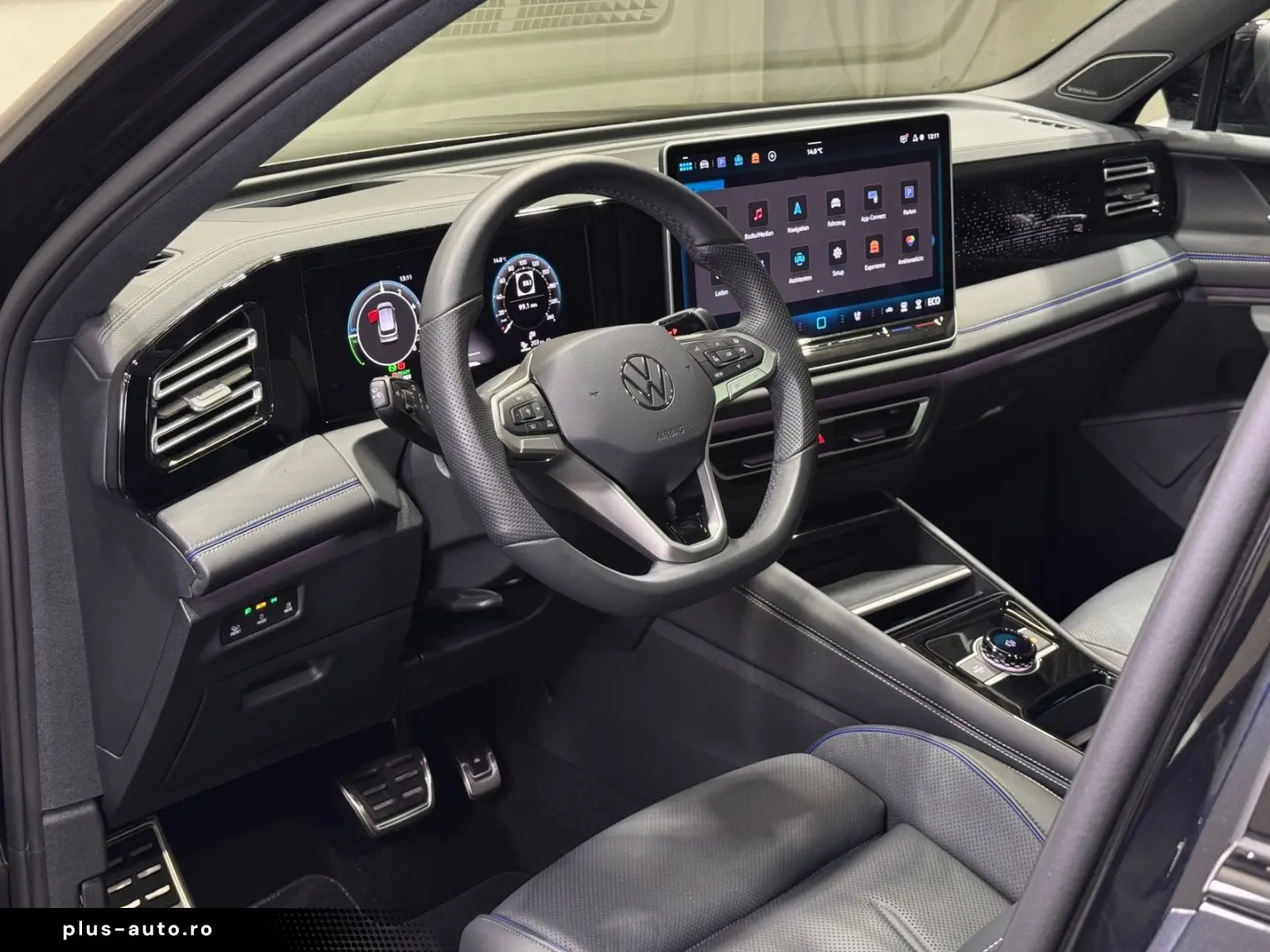 VW Tiguan R-Line 1.5 TSI eHybrid   MATRIX NAVI PANO
