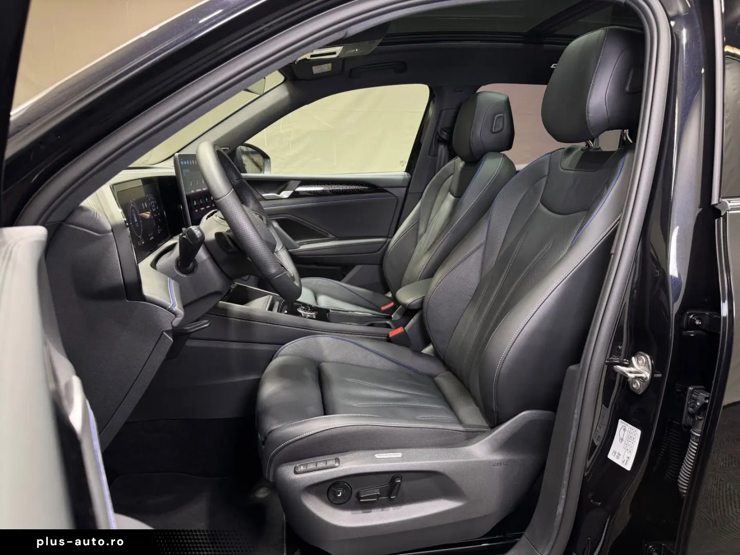 VW Tiguan R-Line 1.5 TSI eHybrid   MATRIX NAVI PANO