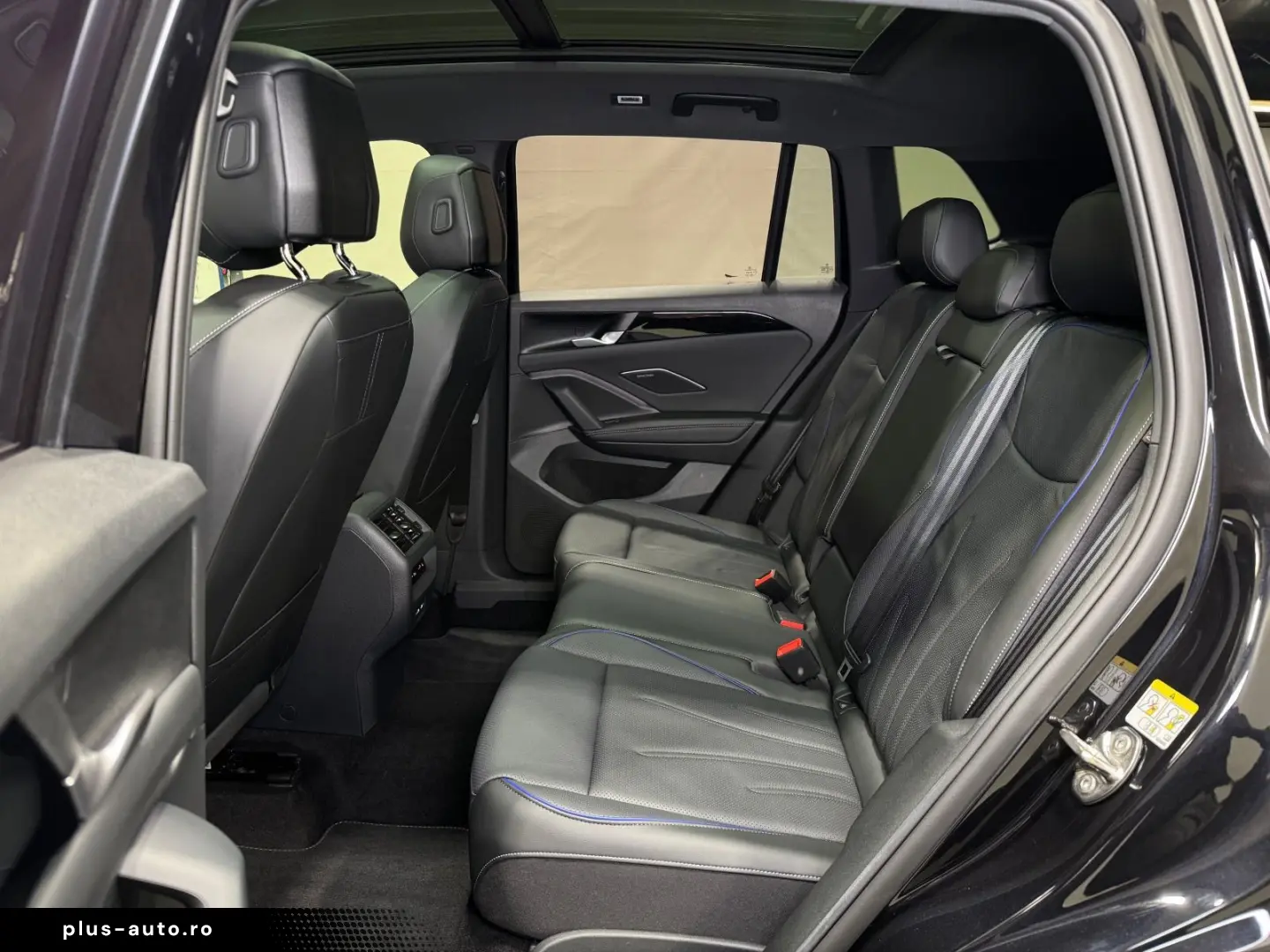 VW Tiguan R-Line 1.5 TSI eHybrid   MATRIX NAVI PANO