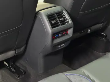 VW Tiguan R-Line 1.5 TSI eHybrid   MATRIX NAVI PANO