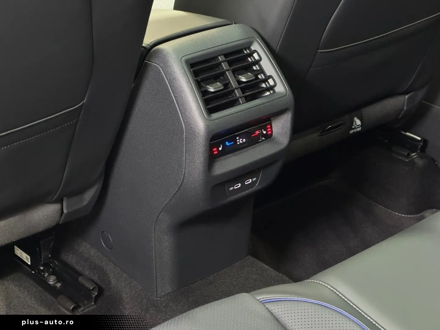 VW Tiguan R-Line 1.5 TSI eHybrid   MATRIX NAVI PANO