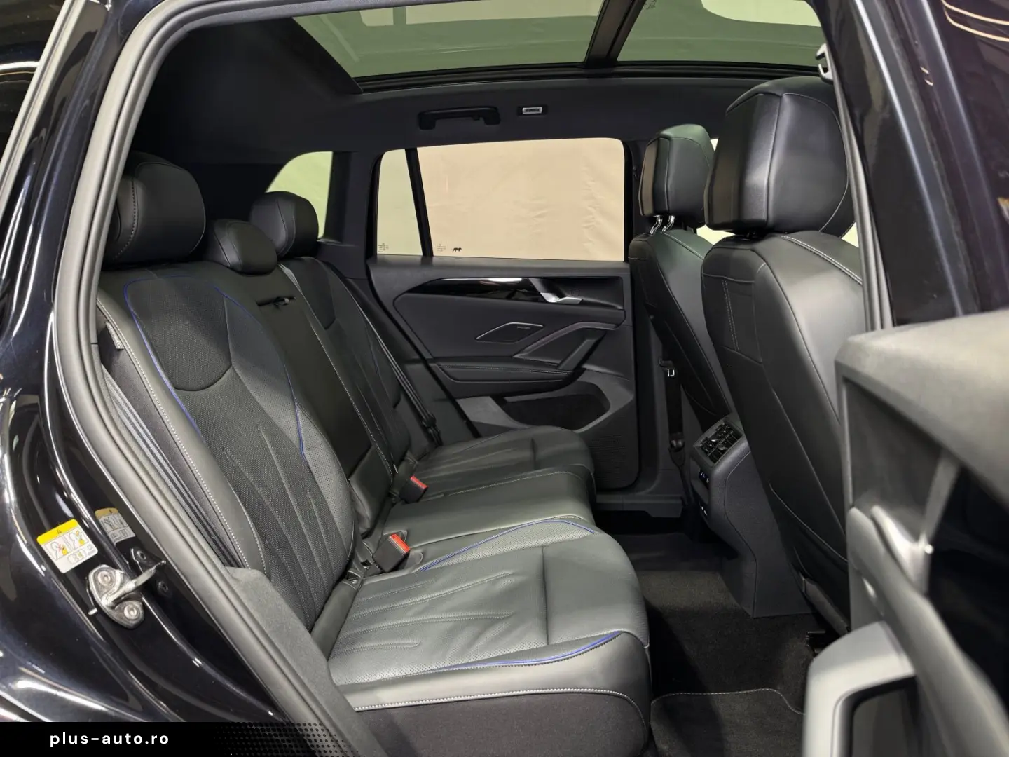VW Tiguan R-Line 1.5 TSI eHybrid   MATRIX NAVI PANO