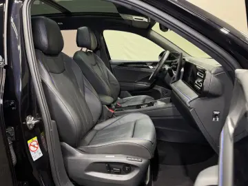 VW Tiguan R-Line 1.5 TSI eHybrid   MATRIX NAVI PANO