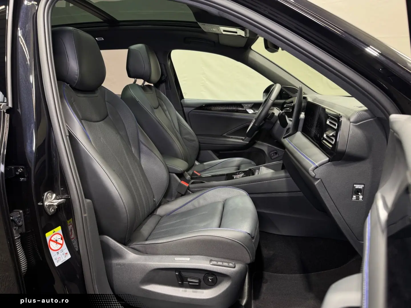 VW Tiguan R-Line 1.5 TSI eHybrid   MATRIX NAVI PANO
