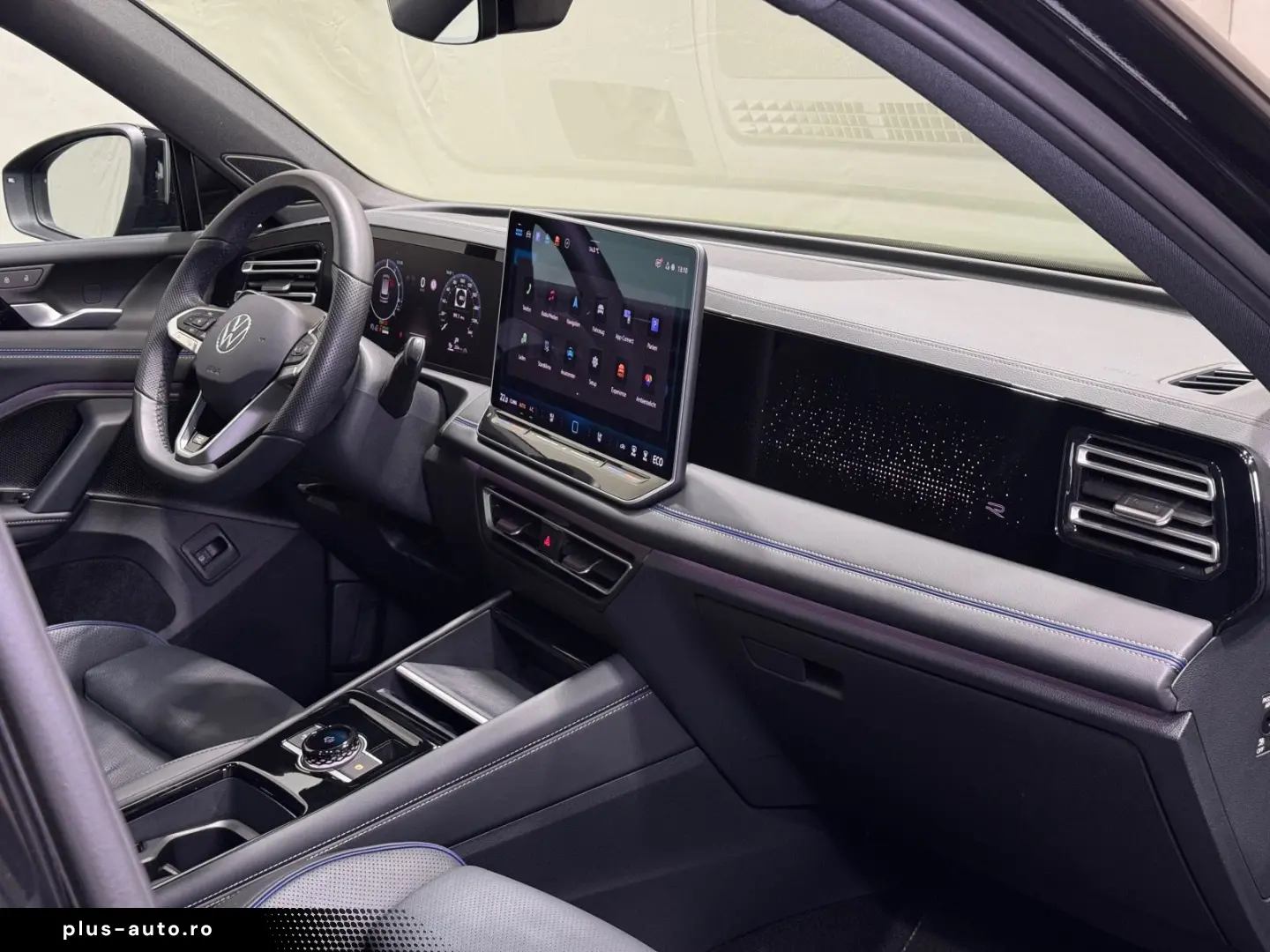 VW Tiguan R-Line 1.5 TSI eHybrid   MATRIX NAVI PANO