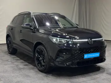 VW Tiguan R-Line 1.5 TSI eHybrid   MATRIX NAVI PANO