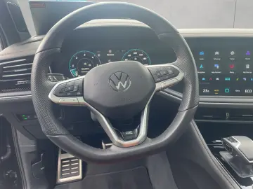 VW Touareg 3.0 TDI Tip. R-Line AHK Pano Standheiz.
