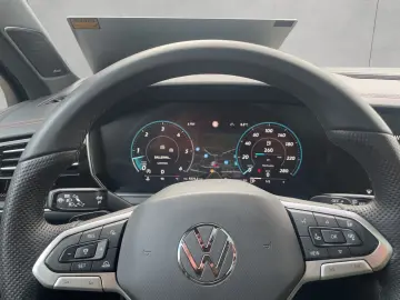 VW Touareg 3.0 TDI Tip. R-Line AHK Pano Standheiz.