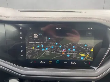 VW Touareg 3.0 TDI Tip. R-Line AHK Pano Standheiz.