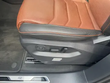 VW Touareg 3.0 TDI Tip. R-Line AHK Pano Standheiz.