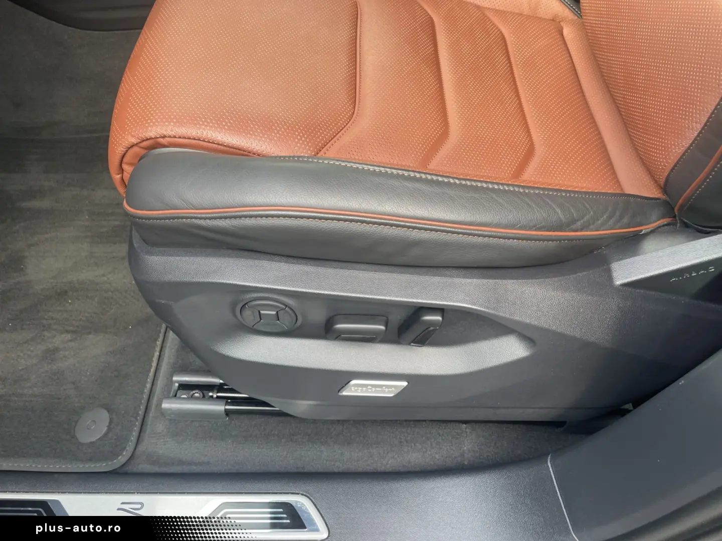 VW Touareg 3.0 TDI Tip. R-Line AHK Pano Standheiz.